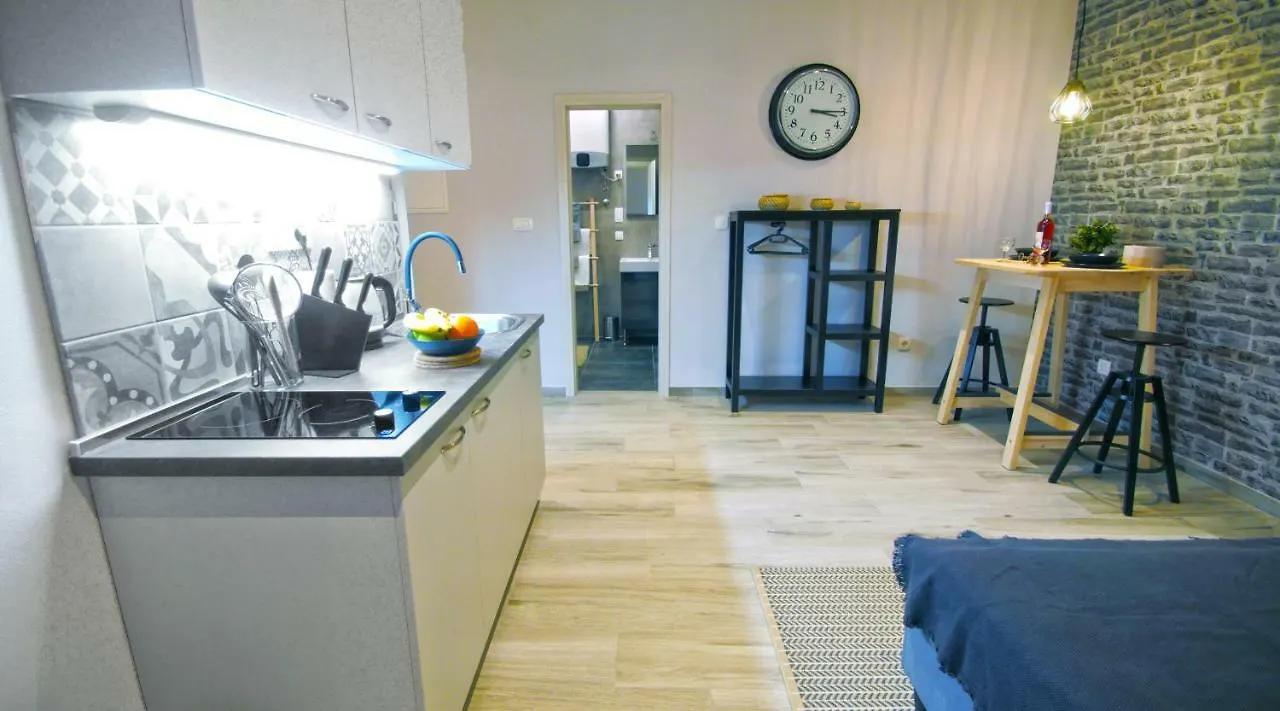 Frank-Kiss Apartments Rijeka 0*,